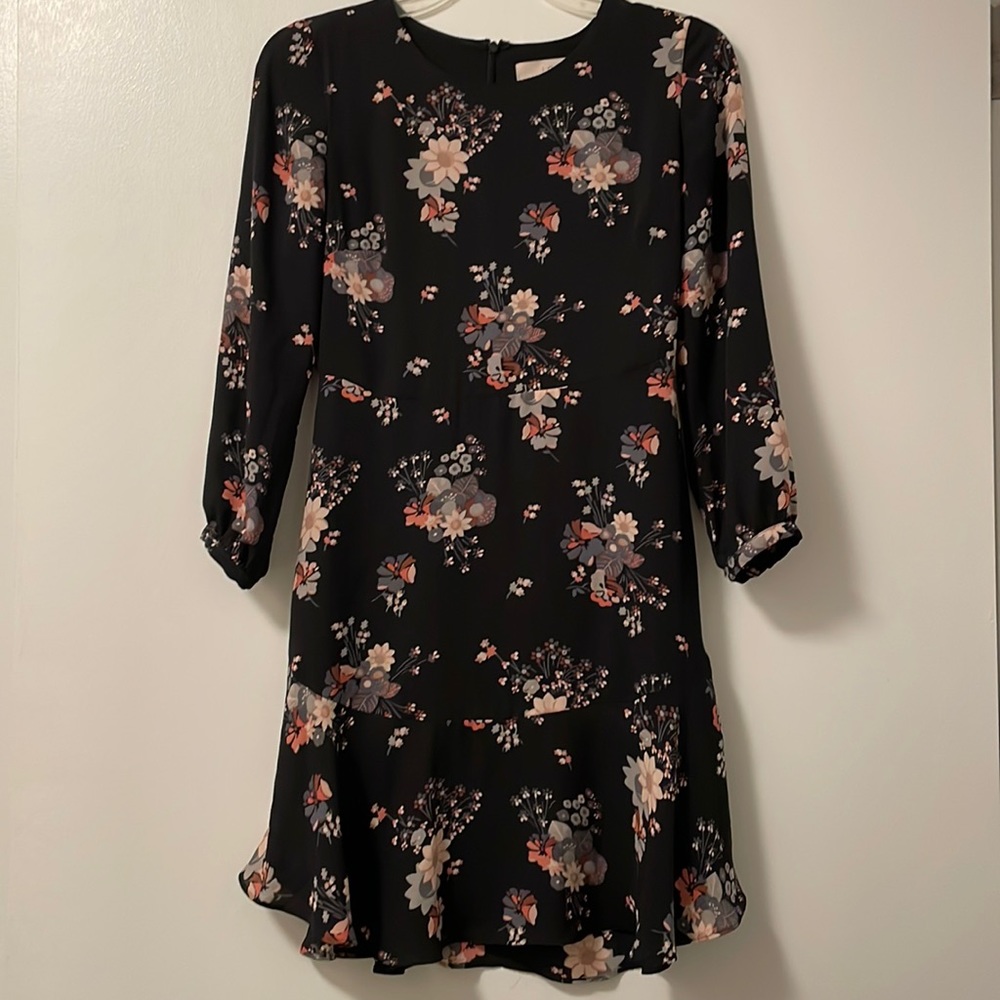 Loft 00P Black floral dress with flounce hem. Balloon sleeve with button closure